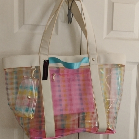 No Boundaries Tote w/Matching Sunglass Case - Picture 1 of 6